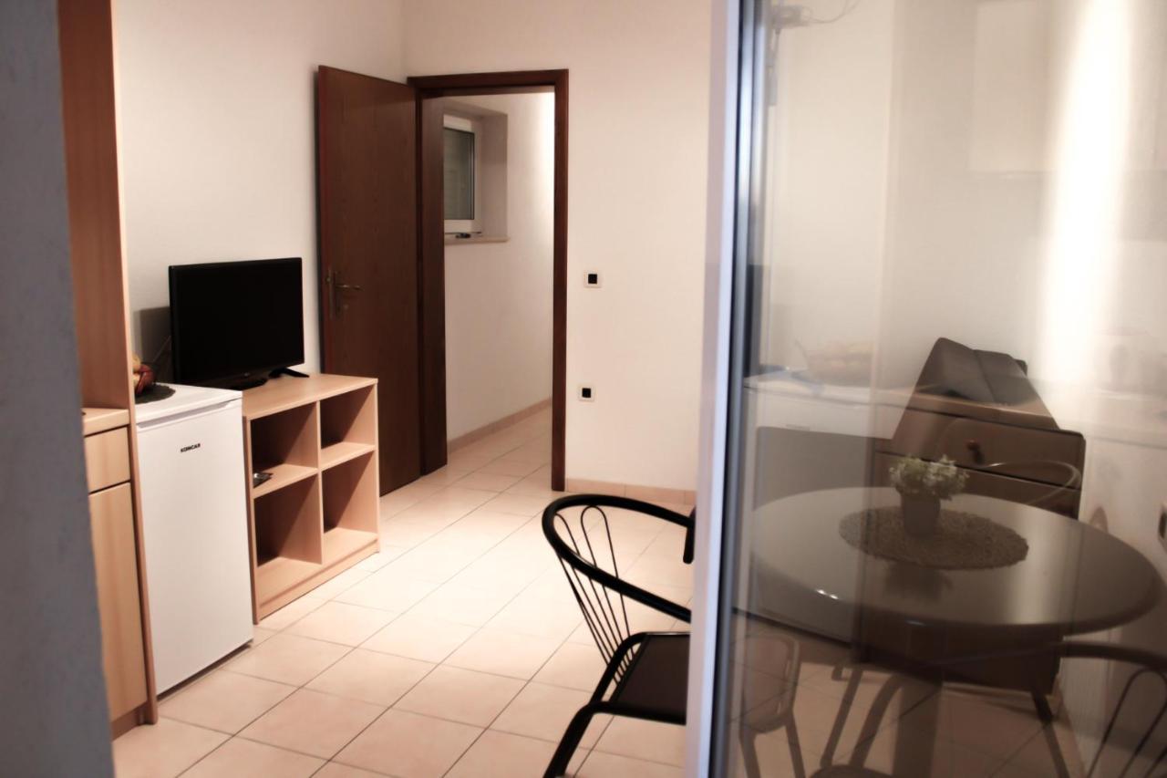 Apartments Larus Baška Voda Exterior foto