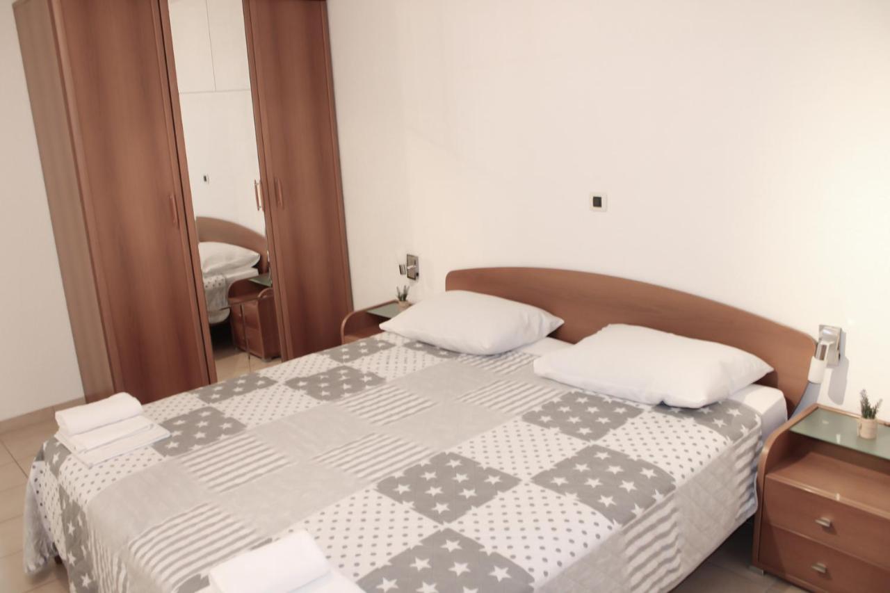 Apartments Larus Baška Voda Exterior foto
